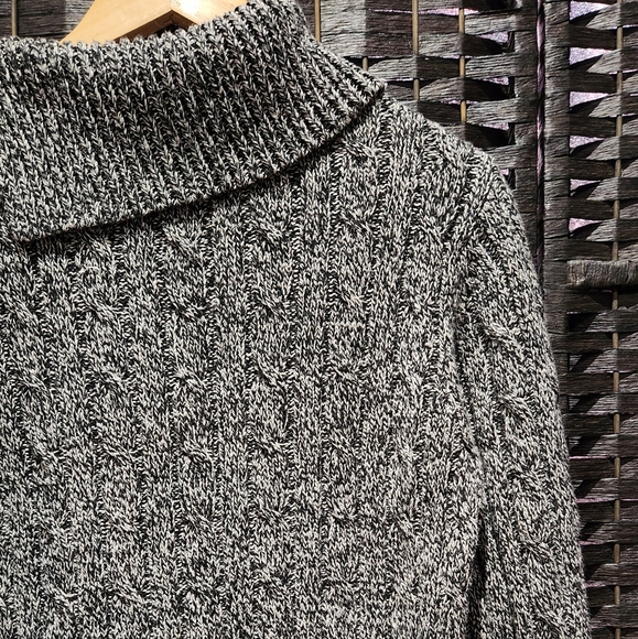 Liz Claiborne Sweater - Picture 4 of 6